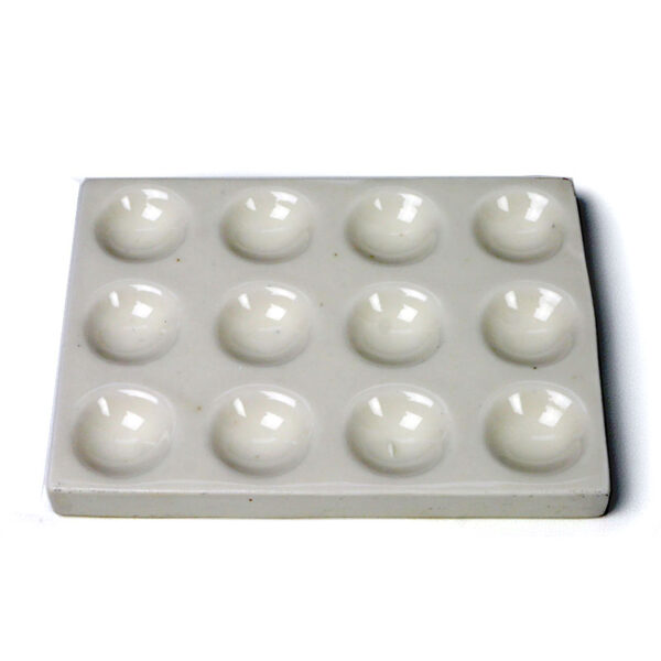 12-well ceramic laboratory plate for reagent testing